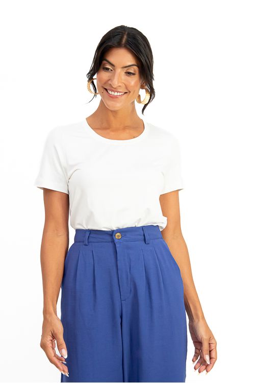 BLUSA-FEITA-DE-MALHA-EM-VISCOSE-VISUP.-TEM-DECOTE-EM-U-MEIA-MANGA-E-BAINHA-LARGA.