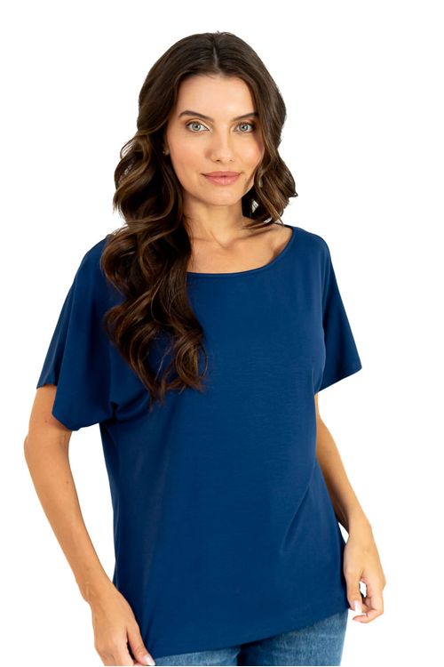 A-BLUSA-MORCEGO-BASICA-URCA-E-FEITA-EM-MALHA-VISUP-TEM-DECOTE-CANOA-E-MEIA-MANGA.