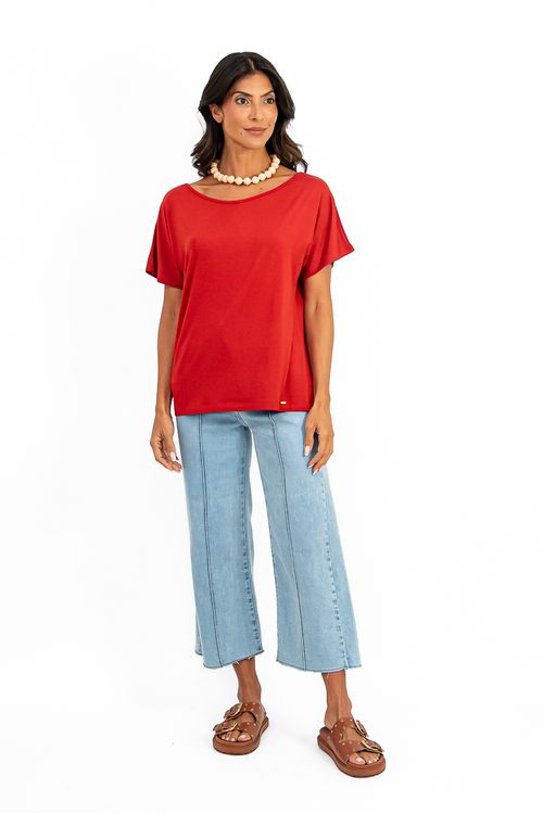 A-BLUSA-MORCEGO-BASICA-URCA-E-FEITA-EM-MALHA-VISUP-TEM-DECOTE-CANOA-E-MEIA-MANGA.