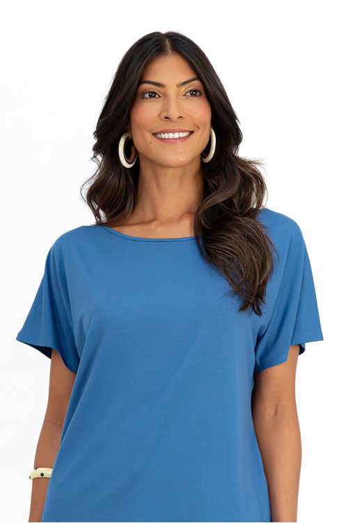 A-BLUSA-MORCEGO-BASICA-URCA-E-FEITA-EM-MALHA-VISUP-TEM-DECOTE-CANOA-E-MEIA-MANGA.