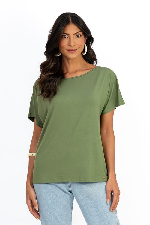 A-BLUSA-MORCEGO-BASICA-URCA-E-FEITA-EM-MALHA-VISUP-TEM-DECOTE-CANOA-E-MEIA-MANGA.