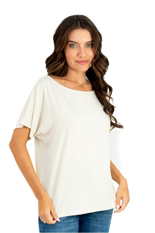 A-BLUSA-MORCEGO-BASICA-URCA-E-FEITA-EM-MALHA-VISUP-TEM-DECOTE-CANOA-E-MEIA-MANGA.
