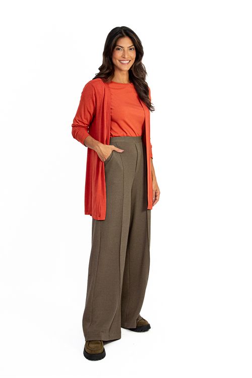 CALCA-PANTALONA-E-FEITA-DE-MALHA-HERITAGE-TEM-COS-COM-ELASTICO-NAS-COSTAS-NERVURA-EM-TODA-SUA-EXTENCAO-ZIPER-FALSO-E-BOLSO-FACA.-COMPOSICAO--485--DE-ALGODAO---485--POLIESTER---3--DE-ELASTANO.