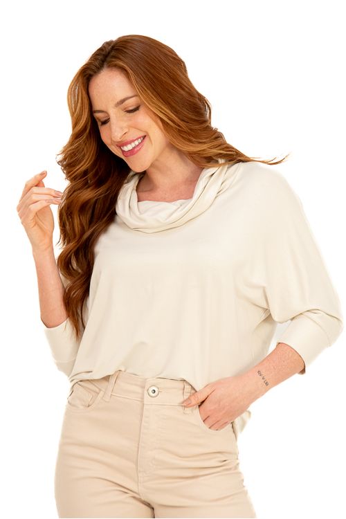 BLUSA-MORCEGO-FEITA-MALHA-EM-VISCOSE-FLORIDA.-TEM-MAXI-GOLA-E-MANGA-3-4-E-PUNHO