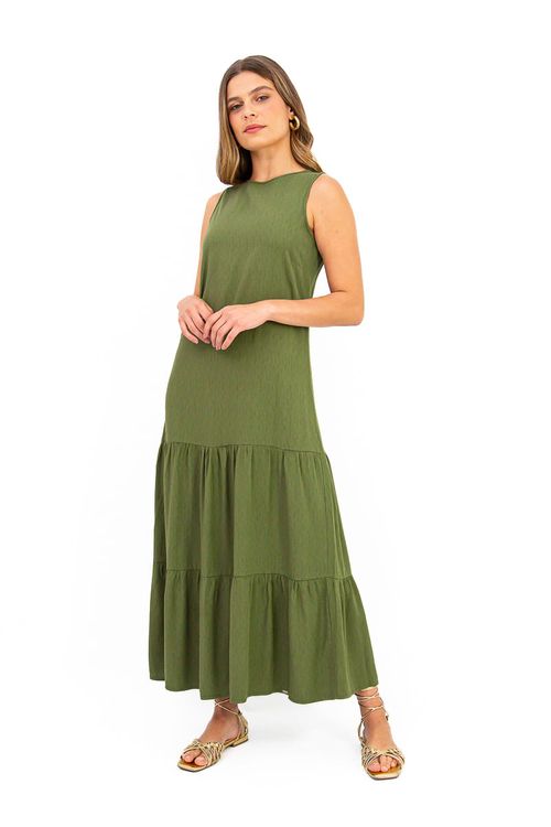 VESTIDO-MIDI-EM-TECIDO-PLANO-DE-VISCOSE-MAQUINETADA-COM-CAIMENTO-SUAVE-E-TOQUE-MACIO.-TEM-DECOTE-CANOA-DETALHE-EM-GOTA-COM-BOTAO-NAS-COSTAS-ADICIONA-UM-CHARME-DELICADO-SEM-MANGAS-E-SAIA-COM-DUAS-MARIAS-PERFEITO-PARA-QUEM-BUSCA-ESTILO-E-BEM-ESTAR-NOS-DIAS-QUENTES.