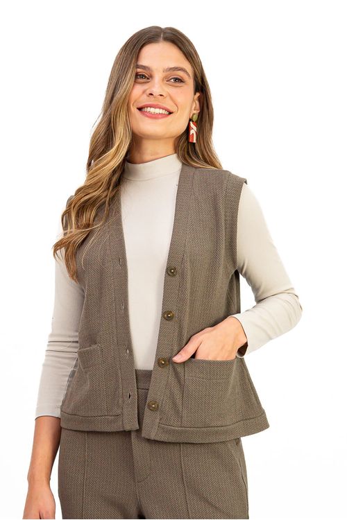 Blusa-preta-de-malha-com-decote-arredondado-e-mangas-curtas-ideal-para-ocasioes-casuais-e-confortaveis.