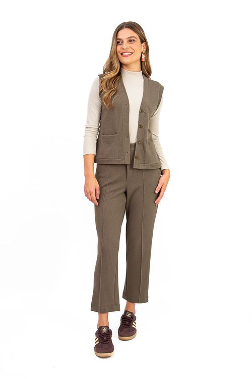 Calca-jogging-em-malha-leve-e-confortavel-com-cos-elastico-e-nervura-frontal-que-alonga-a-silhueta.-Ideal-para-producoes-casuais-e-elegantes.