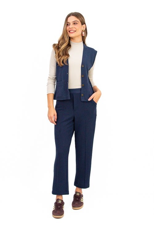 CALCA-JOGGING-EM-MALHA-HERITAGE-CONFORTO-E-ESTILO-NO-MESMO-LOOK--CONFECCIONADA-EM-MALHA-HERITAGE-LEVE-E-CONFORTAVEL-ESTA-CALCA-JOGGING-TRAZ-COS-COM-ELASTICO-NAS-COSTAS-GARANTINDO-AJUSTE-PERFEITO-AO-CORPO.-POSSUI-NERVURA-FRONTAL-QUE-ALONGA-A-SILHUETA-BOLSO-FACA-FUNCIONAL-E-ZIPER-FALSO-PARA-UM-VISUAL-MODERNO-COM-PRATICIDADE.-PERFEITA-PARA-PRODUCOES-CASUAIS-E-ELEGANTES-NO-DIA-A-DIA.