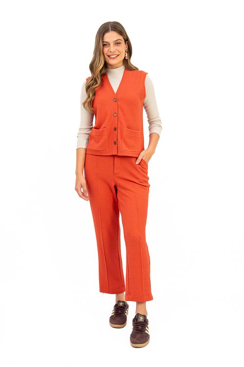CALCA-JOGGING-EM-MALHA-HERITAGE-CONFORTO-E-ESTILO-NO-MESMO-LOOK--CONFECCIONADA-EM-MALHA-HERITAGE-LEVE-E-CONFORTAVEL-ESTA-CALCA-JOGGING-TRAZ-COS-COM-ELASTICO-NAS-COSTAS-GARANTINDO-AJUSTE-PERFEITO-AO-CORPO.-POSSUI-NERVURA-FRONTAL-QUE-ALONGA-A-SILHUETA-BOLSO-FACA-FUNCIONAL-E-ZIPER-FALSO-PARA-UM-VISUAL-MODERNO-COM-PRATICIDADE.-PERFEITA-PARA-PRODUCOES-CASUAIS-E-ELEGANTES-NO-DIA-A-DIA.