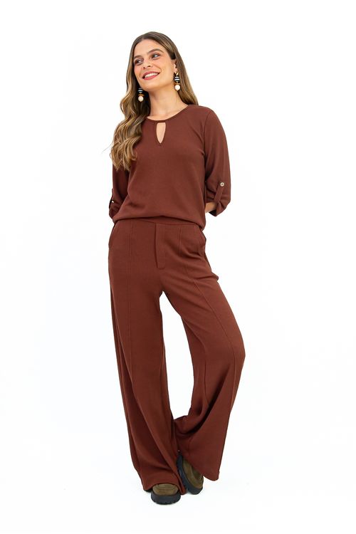 CALCA-PANTALONA-E-FEITA-DE-MALHA-HERITAGE-TEM-COS-COM-ELASTICO-NAS-COSTAS-NERVURA-EM-TODA-SUA-EXTENCAO-ZIPER-FALSO-E-BOLSO-FACA.-COMPOSICAO--485--DE-ALGODAO---485--POLIESTER---3--DE-ELASTANO.