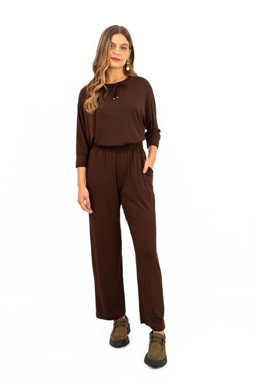 BLUSA-MODELO-MORCEGO-FEITA-EM-MALHA-DE-VISCOSE-VISUP-COM-ELASTANO.-POSSUI-DECOTE-U-COM-TUNEL-E-ROLOTE-PARA-AJUSTE-MANGAS-3-4-COM-PUNHO-E-BARRA-DUPLA-COM-FENDAS-LATERAIS.-A-MODELAGEM-AMPLA-GARANTE-CONFORTO-E-UM-VISUAL-MODERNO-IDEAL-PARA-COMPOR-LOOKS-CASUAIS-COM-PERSONALIDADE.