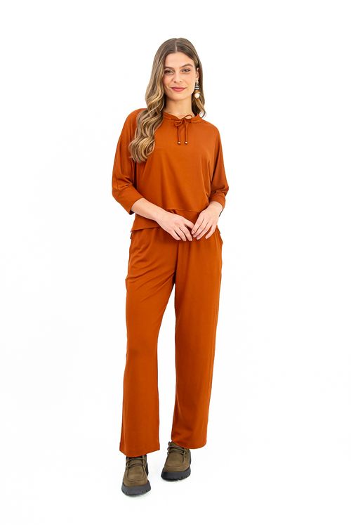 BLUSA-MODELO-MORCEGO-FEITA-EM-MALHA-DE-VISCOSE-VISUP-COM-ELASTANO.-POSSUI-DECOTE-U-COM-TUNEL-E-ROLOTE-PARA-AJUSTE-MANGAS-3-4-COM-PUNHO-E-BARRA-DUPLA-COM-FENDAS-LATERAIS.-A-MODELAGEM-AMPLA-GARANTE-CONFORTO-E-UM-VISUAL-MODERNO-IDEAL-PARA-COMPOR-LOOKS-CASUAIS-COM-PERSONALIDADE.