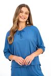 BLUSA-MODELO-MORCEGO-FEITA-EM-MALHA-DE-VISCOSE-VISUP-COM-ELASTANO.-POSSUI-DECOTE-U-COM-TUNEL-E-ROLOTE-PARA-AJUSTE-MANGAS-3-4-COM-PUNHO-E-BARRA-DUPLA-COM-FENDAS-LATERAIS.-A-MODELAGEM-AMPLA-GARANTE-CONFORTO-E-UM-VISUAL-MODERNO-IDEAL-PARA-COMPOR-LOOKS-CASUAIS-COM-PERSONALIDADE.
