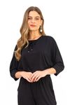 BLUSA-MODELO-MORCEGO-FEITA-EM-MALHA-DE-VISCOSE-VISUP-COM-ELASTANO.-POSSUI-DECOTE-U-COM-TUNEL-E-ROLOTE-PARA-AJUSTE-MANGAS-3-4-COM-PUNHO-E-BARRA-DUPLA-COM-FENDAS-LATERAIS.-A-MODELAGEM-AMPLA-GARANTE-CONFORTO-E-UM-VISUAL-MODERNO-IDEAL-PARA-COMPOR-LOOKS-CASUAIS-COM-PERSONALIDADE.