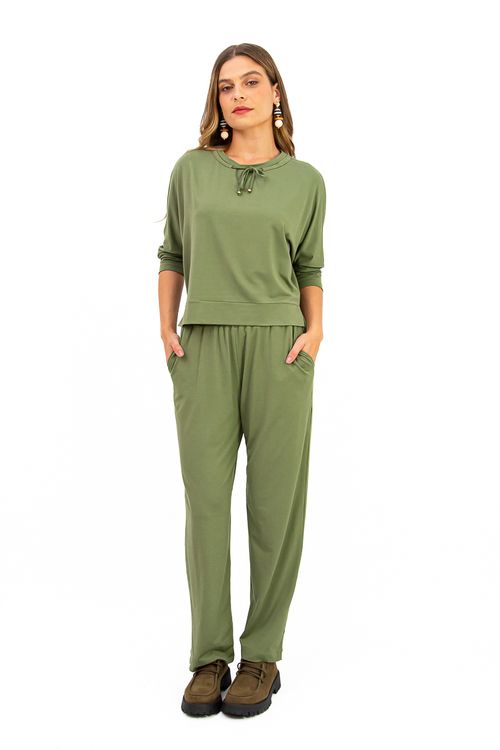 BLUSA-MODELO-MORCEGO-FEITA-EM-MALHA-DE-VISCOSE-VISUP-COM-ELASTANO.-POSSUI-DECOTE-U-COM-TUNEL-E-ROLOTE-PARA-AJUSTE-MANGAS-3-4-COM-PUNHO-E-BARRA-DUPLA-COM-FENDAS-LATERAIS.-A-MODELAGEM-AMPLA-GARANTE-CONFORTO-E-UM-VISUAL-MODERNO-IDEAL-PARA-COMPOR-LOOKS-CASUAIS-COM-PERSONALIDADE.
