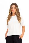 BLUSA-CONFECCIONADA-EM-MALHA-DE-VISCOSE-VISUP-COM-ELASTANO.-POSSUI-DECOTE-EM-U-MEIA-MANGA-E-ACABAMENTO-COM-BAINHA-LARGA-QUE-VALORIZA-A-PECA-COM-UM-TOQUE-CLEAN-E-MODERNO.-COM-MODELAGEM-PRATICA-E-CONFORTAVEL-E-IDEAL-PARA-COMPOR-LOOKS-DESCOMPLICADOS-E-CHEIOS-DE-ESTILO-NO-DIA-A-DIA.