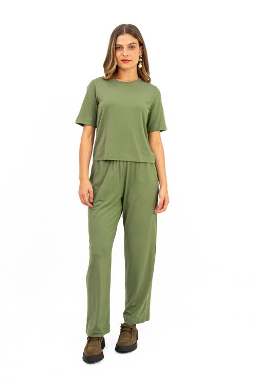 BLUSA-CONFECCIONADA-EM-MALHA-DE-VISCOSE-VISUP-COM-ELASTANO.-POSSUI-DECOTE-EM-U-MEIA-MANGA-E-ACABAMENTO-COM-BAINHA-LARGA-QUE-VALORIZA-A-PECA-COM-UM-TOQUE-CLEAN-E-MODERNO.-COM-MODELAGEM-PRATICA-E-CONFORTAVEL-E-IDEAL-PARA-COMPOR-LOOKS-DESCOMPLICADOS-E-CHEIOS-DE-ESTILO-NO-DIA-A-DIA.