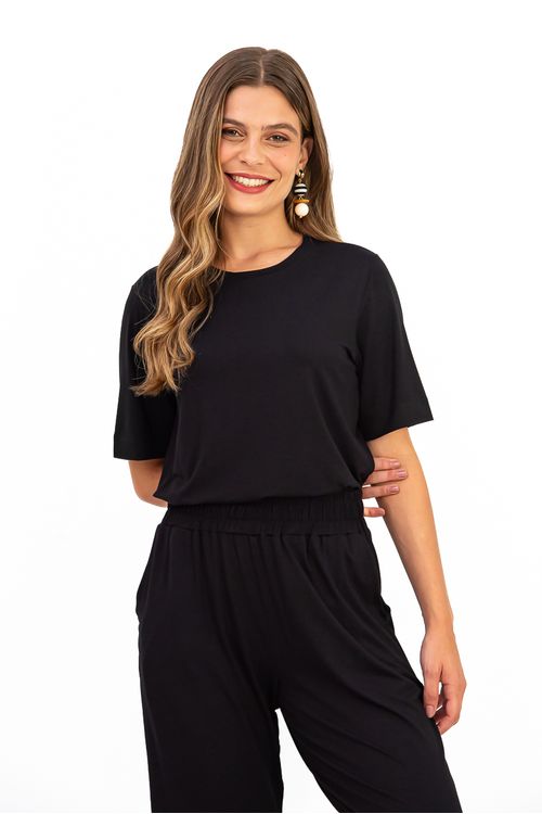 BLUSA-CONFECCIONADA-EM-MALHA-DE-VISCOSE-VISUP-COM-ELASTANO.-POSSUI-DECOTE-EM-U-MEIA-MANGA-E-ACABAMENTO-COM-BAINHA-LARGA-QUE-VALORIZA-A-PECA-COM-UM-TOQUE-CLEAN-E-MODERNO.-COM-MODELAGEM-PRATICA-E-CONFORTAVEL-E-IDEAL-PARA-COMPOR-LOOKS-DESCOMPLICADOS-E-CHEIOS-DE-ESTILO-NO-DIA-A-DIA.