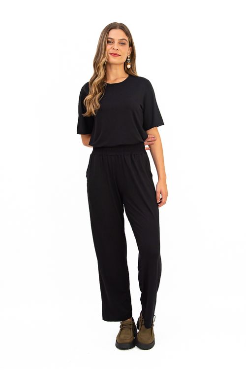 BLUSA-CONFECCIONADA-EM-MALHA-DE-VISCOSE-VISUP-COM-ELASTANO.-POSSUI-DECOTE-EM-U-MEIA-MANGA-E-ACABAMENTO-COM-BAINHA-LARGA-QUE-VALORIZA-A-PECA-COM-UM-TOQUE-CLEAN-E-MODERNO.-COM-MODELAGEM-PRATICA-E-CONFORTAVEL-E-IDEAL-PARA-COMPOR-LOOKS-DESCOMPLICADOS-E-CHEIOS-DE-ESTILO-NO-DIA-A-DIA.