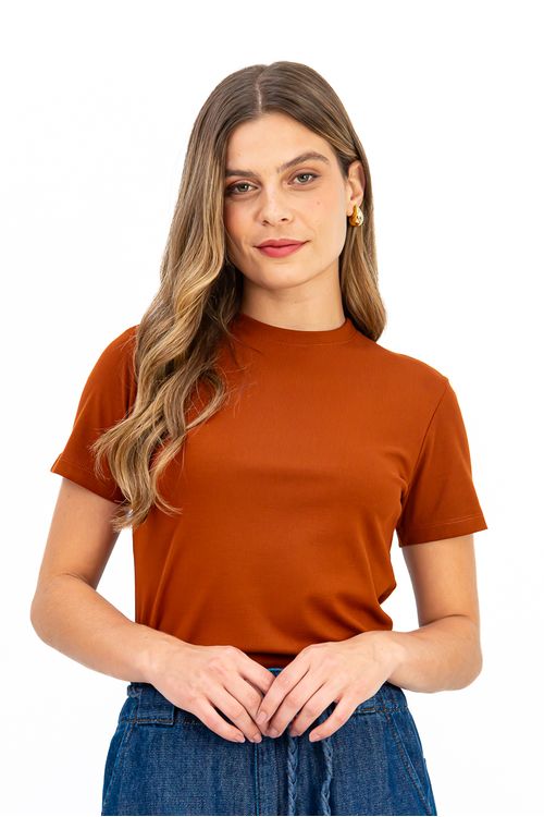 BLUSA-CONFECCIONADA-EM-MALHA-DE-VISCOSE-STELLA-MARIS-COM-ELASTANO.-POSSUI-DECOTE-CARECA-E-MEIA-MANGA-COM-MODELAGEM-BASICA-E-CONFORTAVEL.-IDEAL-PARA-COMPOR-LOOKS-VERSATEIS-FUNCIONA-COMO-PECA-CHAVE-EM-PRODUCOES-CASUAIS-OU-COMO-BASE-PARA-SOBREPOSICOES.