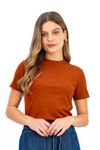 Blusa-basica-chocolate-com-decote-careca-e-meia-manga-vista-frontal.