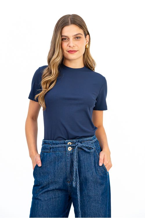 BLUSA-CONFECCIONADA-EM-MALHA-DE-VISCOSE-STELLA-MARIS-COM-ELASTANO.-POSSUI-DECOTE-CARECA-E-MEIA-MANGA-COM-MODELAGEM-BASICA-E-CONFORTAVEL.-IDEAL-PARA-COMPOR-LOOKS-VERSATEIS-FUNCIONA-COMO-PECA-CHAVE-EM-PRODUCOES-CASUAIS-OU-COMO-BASE-PARA-SOBREPOSICOES.