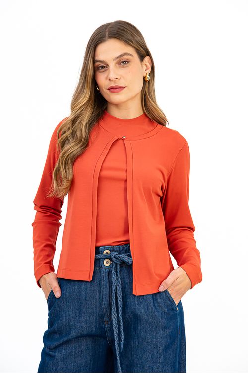 CASAQUETO-ABERTO-CONFECCIONADO-EM-MALHA-DE-VISCOSE-STELLA-MARIS-COM-ELASTANO.-POSSUI-DECOTE-CANOA-COM-BOTAO-DECORATIVO-E-MANGA-LONGA.-A-PECA-TEM-MODELAGEM-LEVE-E-CONFORTAVEL-IDEAL-PARA-SOBREPOSICOES-PRATICAS-QUE-VALORIZAM-O-LOOK-COM-ESTILO.-PERFEITO-PARA-DIAS-MAIS-FRESCOS