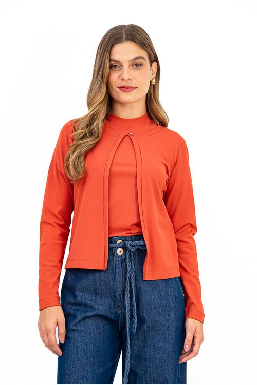 CASAQUETO-ABERTO-CONFECCIONADO-EM-MALHA-DE-VISCOSE-STELLA-MARIS-COM-ELASTANO.-POSSUI-DECOTE-CANOA-COM-BOTAO-DECORATIVO-E-MANGA-LONGA.-A-PECA-TEM-MODELAGEM-LEVE-E-CONFORTAVEL-IDEAL-PARA-SOBREPOSICOES-PRATICAS-QUE-VALORIZAM-O-LOOK-COM-ESTILO.-PERFEITO-PARA-DIAS-MAIS-FRESCOS