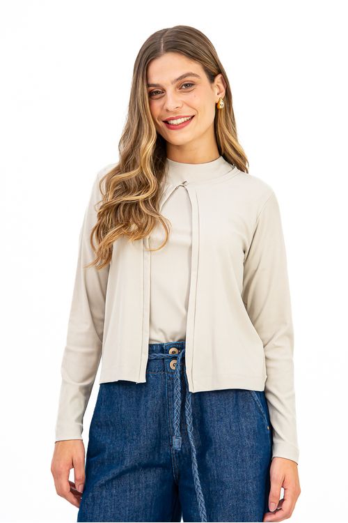 CASAQUETO-ABERTO-CONFECCIONADO-EM-MALHA-DE-VISCOSE-STELLA-MARIS-COM-ELASTANO.-POSSUI-DECOTE-CANOA-COM-BOTAO-DECORATIVO-E-MANGA-LONGA.-A-PECA-TEM-MODELAGEM-LEVE-E-CONFORTAVEL-IDEAL-PARA-SOBREPOSICOES-PRATICAS-QUE-VALORIZAM-O-LOOK-COM-ESTILO.-PERFEITO-PARA-DIAS-MAIS-FRESCOS