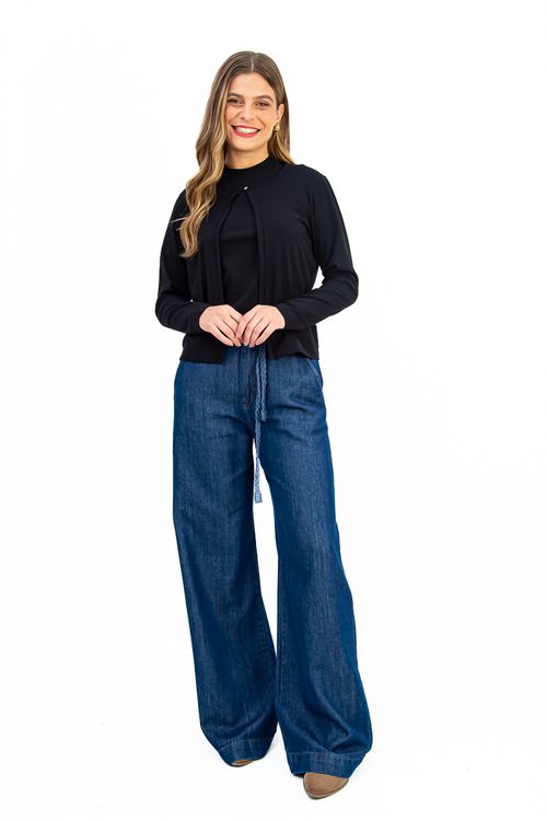 CASAQUETO-ABERTO-CONFECCIONADO-EM-MALHA-DE-VISCOSE-STELLA-MARIS-COM-ELASTANO.-POSSUI-DECOTE-CANOA-COM-BOTAO-DECORATIVO-E-MANGA-LONGA.-A-PECA-TEM-MODELAGEM-LEVE-E-CONFORTAVEL-IDEAL-PARA-SOBREPOSICOES-PRATICAS-QUE-VALORIZAM-O-LOOK-COM-ESTILO.-PERFEITO-PARA-DIAS-MAIS-FRESCOS