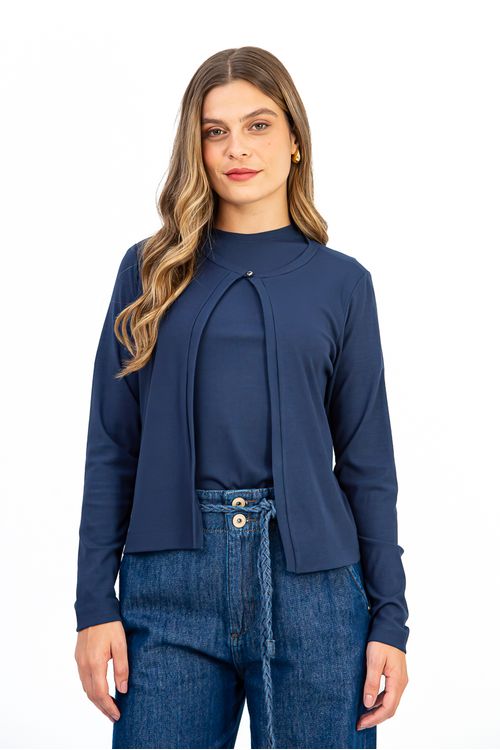 CASAQUETO-ABERTO-CONFECCIONADO-EM-MALHA-DE-VISCOSE-STELLA-MARIS-COM-ELASTANO.-POSSUI-DECOTE-CANOA-COM-BOTAO-DECORATIVO-E-MANGA-LONGA.-A-PECA-TEM-MODELAGEM-LEVE-E-CONFORTAVEL-IDEAL-PARA-SOBREPOSICOES-PRATICAS-QUE-VALORIZAM-O-LOOK-COM-ESTILO.-PERFEITO-PARA-DIAS-MAIS-FRESCOS