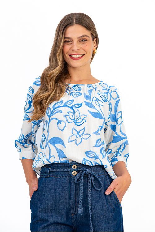 BLUSA-TECIDO-PLANO-VISC-SLUB-ESTAMPA-LUISA-DECOTE-CANOA-FRANZIDA-MANGA-3-4-RAGLAN-BUFANTE-COM-PUNHO-BOTAO