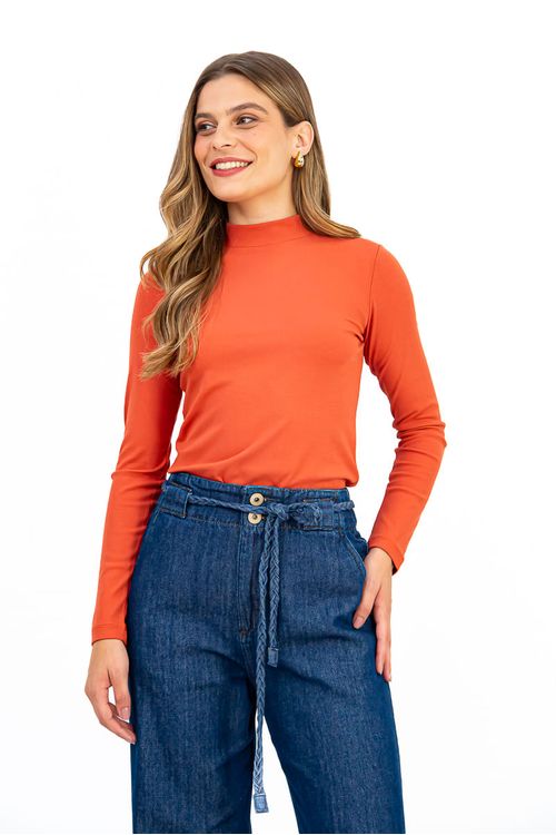 BLUSA-CONFECCIONADA-EM-MALHA-VISCOSE-STELLA-MARIS-COM-ELASTANO-LEVE-MACIA-E-CONFORTAVEL.-POSSUI-DECOTE-ALTO-COM-GOLA-JUSTA-MANGA-LONGA-E-MODELAGEM-RETA-QUE-GARANTE-CAIMENTO-SOLTO-E-ELEGANTE.-IDEAL-PARA-COMPOR-LOOKS-VERSATEIS-DO-DIA-A-DIA-AO-CASUAL-SOFISTICADO.