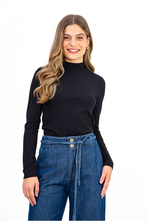 BLUSA-CONFECCIONADA-EM-MALHA-VISCOSE-STELLA-MARIS-COM-ELASTANO-LEVE-MACIA-E-CONFORTAVEL.-POSSUI-DECOTE-ALTO-COM-GOLA-JUSTA-MANGA-LONGA-E-MODELAGEM-RETA-QUE-GARANTE-CAIMENTO-SOLTO-E-ELEGANTE.-IDEAL-PARA-COMPOR-LOOKS-VERSATEIS-DO-DIA-A-DIA-AO-CASUAL-SOFISTICADO.