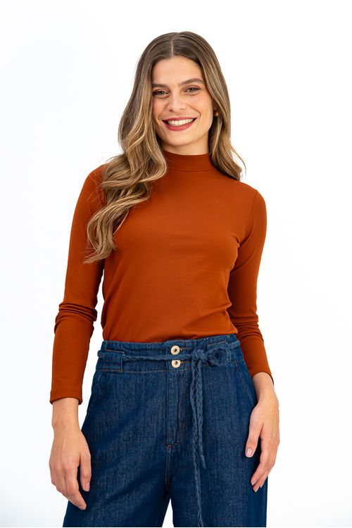 BLUSA-CONFECCIONADA-EM-MALHA-VISCOSE-STELLA-MARIS-COM-ELASTANO-LEVE-MACIA-E-CONFORTAVEL.-POSSUI-DECOTE-ALTO-COM-GOLA-JUSTA-MANGA-LONGA-E-MODELAGEM-RETA-QUE-GARANTE-CAIMENTO-SOLTO-E-ELEGANTE.-IDEAL-PARA-COMPOR-LOOKS-VERSATEIS-DO-DIA-A-DIA-AO-CASUAL-SOFISTICADO.