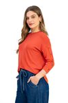 BLUSA-AMPLA-CONFECCIONADA-EM-MALHA-DE-VISCOSE-TRICOT-VERSACE-COM-ELASTANO.-POSSUI-DECOTE-CANOA-MANGA-3-4-COM-PATTE-FALSA-E-BOTOES-DECORATIVOS-ALEM-DE-FENDAS-LATERAIS-QUE-TRAZEM-LEVEZA-AO-VISUAL.-A-MODELAGEM-SOLTA-PROPORCIONA-CONFORTO-E-MOVIMENTO-IDEAL-PARA-COMPOR-LOOKS-DESCOMPLICADOS-COM-UM-TOQUE-DE-ESTILO.