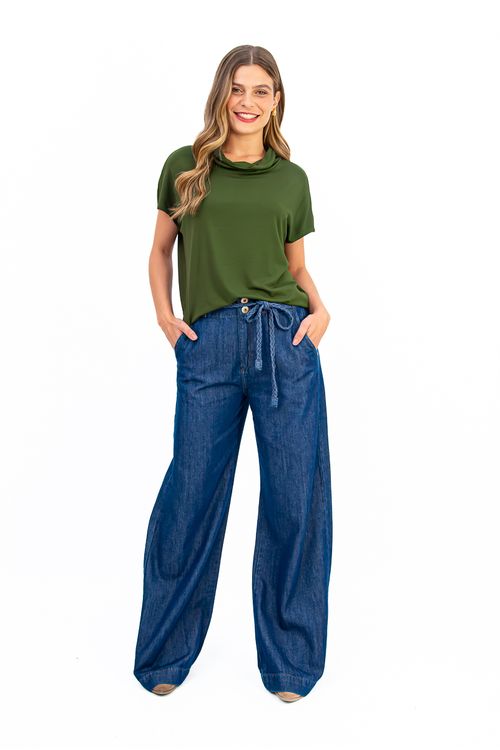 BLUSA-MODELO-MORCEGO-CONFECCIONADA-EM-MALHA-DE-VISCOSE-FLORIDA-COM-ELASTANO.-POSSUI-MAXI-GOLA-E-MEIA-MANGA-QUE-TRAZEM-DESTAQUE-AO-VISUAL-COM-UM-TOQUE-MODERNO.-A-MODELAGEM-AMPLA-PROPORCIONA-LIBERDADE-NOS-MOVIMENTOS-IDEAL-PARA-COMPOR-PRODUCOES-DESCOMPLICADAS-COM-ESTILO.