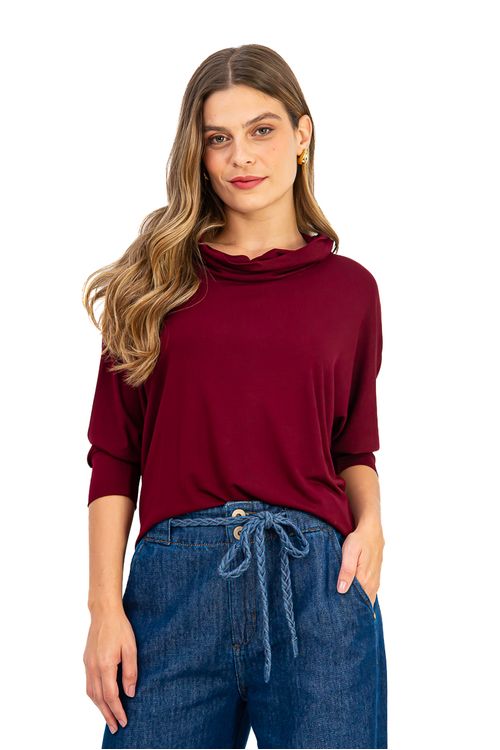 BLUSA-MORCEGO-FEITA-MALHA-EM-VISCOSE-FLORIDA.-TEM-MAXI-GOLA-E-MANGA-3-4-E-PUNHO