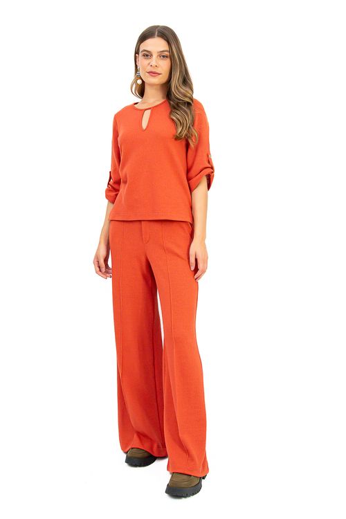 CALCA-PANTALONA-E-FEITA-DE-MALHA-HERITAGE-TEM-COS-COM-ELASTICO-NAS-COSTAS-NERVURA-EM-TODA-SUA-EXTENCAO-ZIPER-FALSO-E-BOLSO-FACA.-COMPOSICAO--485--DE-ALGODAO---485--POLIESTER---3--DE-ELASTANO.