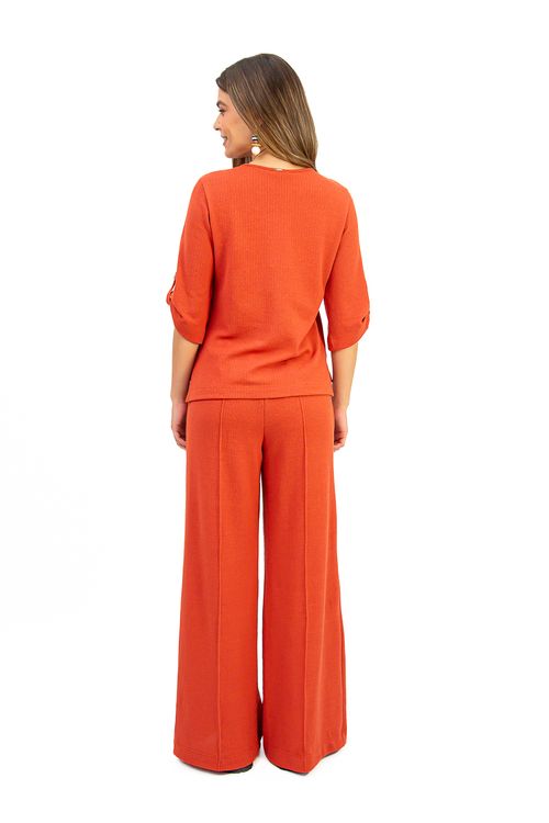 CALCA-PANTALONA-E-FEITA-DE-MALHA-HERITAGE-TEM-COS-COM-ELASTICO-NAS-COSTAS-NERVURA-EM-TODA-SUA-EXTENCAO-ZIPER-FALSO-E-BOLSO-FACA.-COMPOSICAO--485--DE-ALGODAO---485--POLIESTER---3--DE-ELASTANO.