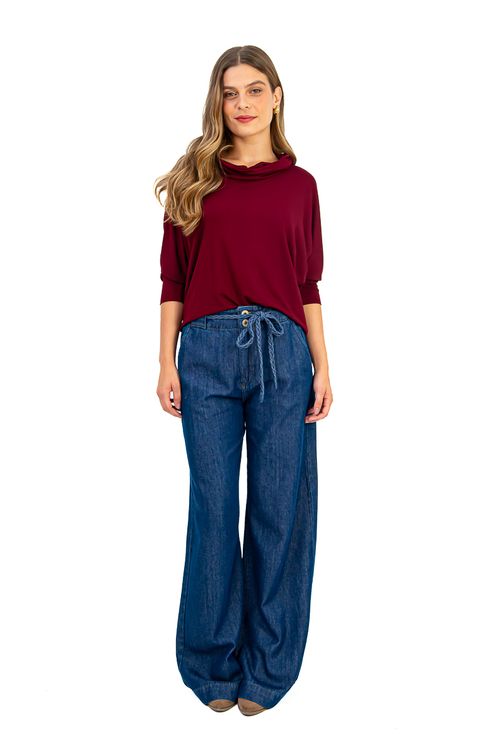 BLUSA-MODELO-MORCEGO-CONFECCIONADA-EM-MALHA-DE-VISCOSE-FLORIDA-COM-ELASTANO.-POSSUI-MAXI-GOLA-E-MEIA-MANGA-QUE-TRAZEM-DESTAQUE-AO-VISUAL-COM-UM-TOQUE-MODERNO.-A-MODELAGEM-AMPLA-PROPORCIONA-LIBERDADE-NOS-MOVIMENTOS-IDEAL-PARA-COMPOR-PRODUCOES-DESCOMPLICADAS-COM-ESTILO.