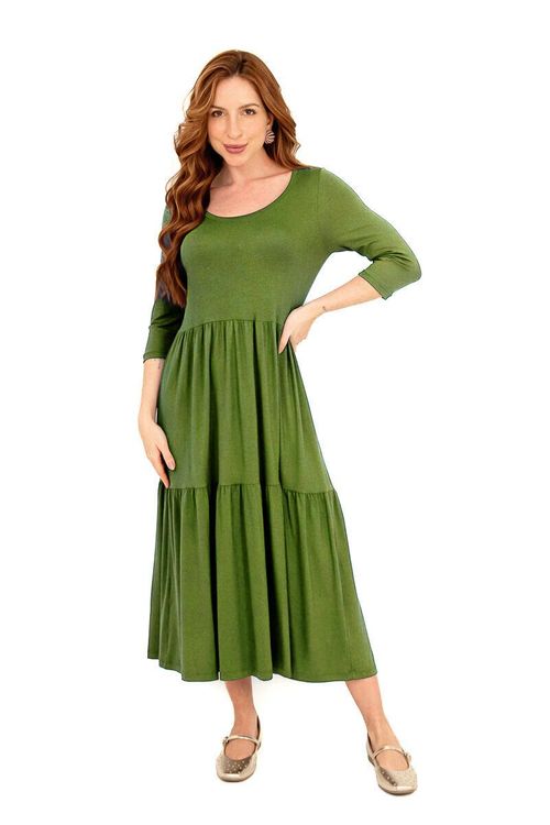 Vestido verde com mangas 3/4 e saia em duas marias, exibido em fundo branco.
