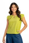 Blusa-confeccionada-em-tecido-plano-de-laise-100--algodao-com-textura-chevron-tem-decote-canoa-com-pregas-detalhe-em-gota-na-frente-e-nas-costas-e-Mangas-no-estilo-tulipa.-Perfeita-para-compor-looks-leves-e-elegantes.