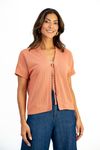 Blusa-em-malha-tricot-Filati-modelo-aberto-com-amarracao-frontal.-Possui-meia-manga-e-acabamentos-com-pala-no-punho-e-barra.
