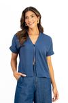 Blusa-em-malha-tricot-Filati-modelo-aberto-com-amarracao-frontal.-Possui-meia-manga-e-acabamentos-com-pala-no-punho-e-barra.