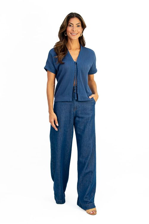 Blusa-em-malha-tricot-Filati-modelo-aberto-com-amarracao-frontal.-Possui-meia-manga-e-acabamentos-com-pala-no-punho-e-barra.