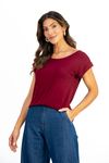 Blusa-morcego-em-viscose-florida-com-decote-canoa-e-manga-dobrada.-Leve-estilosa-e-ideal-para-um-look-casual-cheio-de-charme.