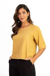 Blusa-em-linho-Amber-com-decote-V-botoes-frontais-e-meia-manga.-Detalhe-de-pala-nas-costas-e-aberturas-laterais-trazem-leveza-e-sofisticacao.
