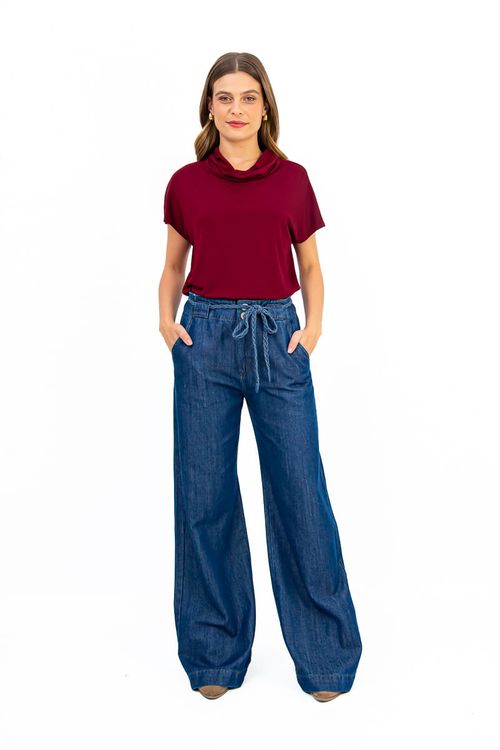 Blusa-morcego-confeccionada-em-malha-de-viscose-com-elastano-modelo-amplo-com-maxi-gola-e-meia-manga-ideal-para-compor-looks-modernos-e-confortaveis.