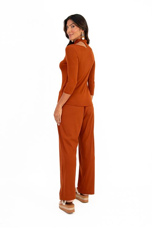 Calca-reta-Ipanema-em-malha-viscose-Stella-Maris-com-cos-largo-elastico-e-bolso-faca.-Conforto-e-estilo-para-looks-casuais-e-sofisticados.